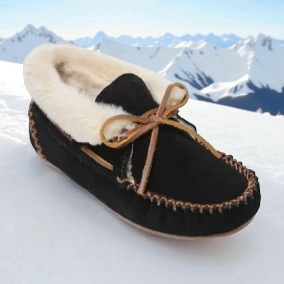 NEW!!! - MINNETONKA WOMEN’S CHRISSY BLACK - SIZE 8M - Picture 1 of 7